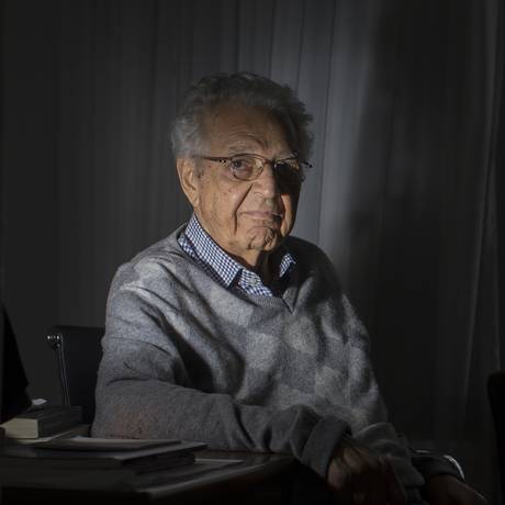 ANTÔNIO PAIM (07-04-1921 / 30/04/2021)
