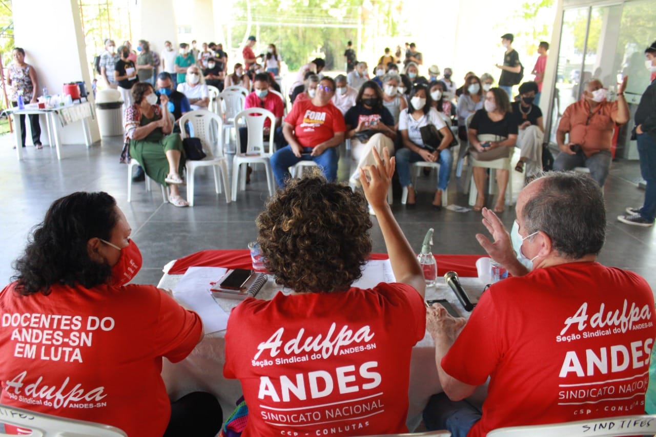 EDUCAÇÃO SUPERIOR E PODER SINDICAL